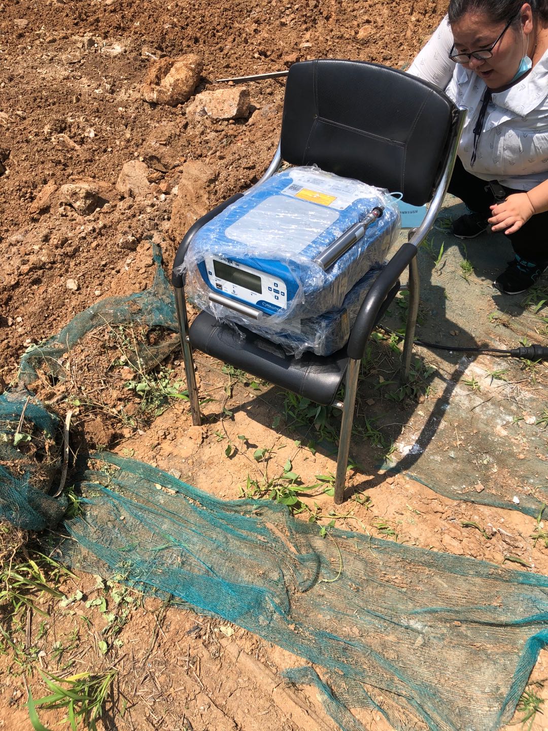 淄博市環(huán)保局監(jiān)察科聯(lián)合執(zhí)法科進(jìn)行執(zhí)法檢測(cè)